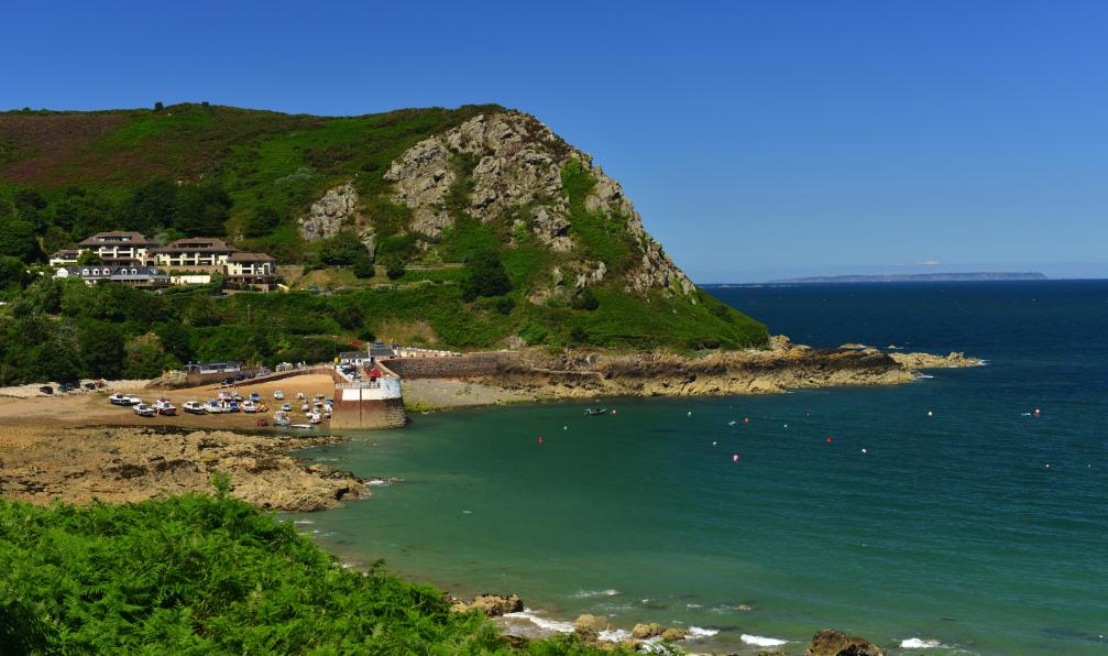 Alan_Lagadu -  istock -  Bonne nuit bay, Jersey - Sentiers côtiers des îles anglo-normandes - 1