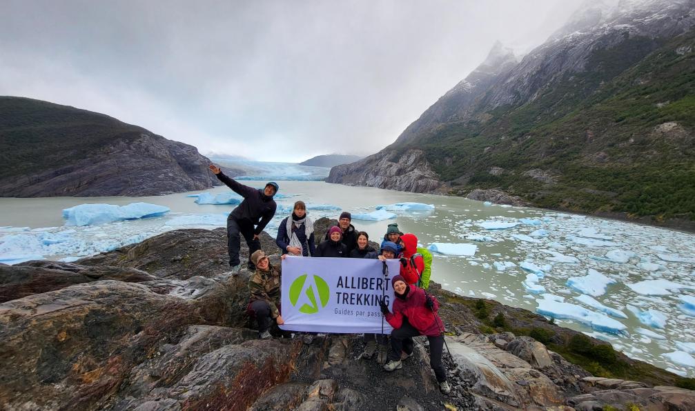 Lydie Busillet - Randonneurs Allibert Trekking devant le glacier Grey en Patagonie, Chili - Aventure ultime : du bout du monde au trek du "o" - 4