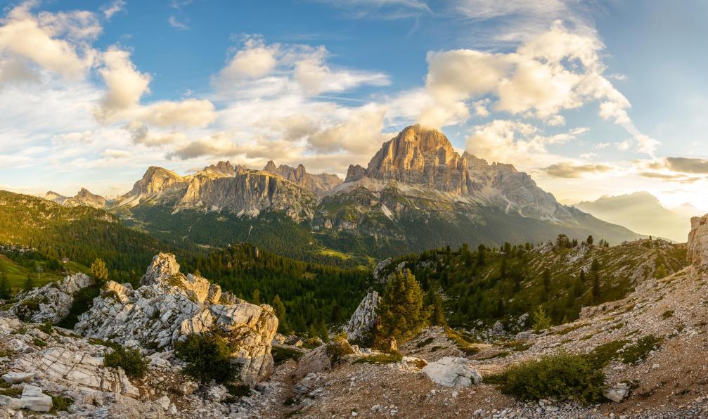 Scacciamosche -  istock -  Vue panoramique sur Tofane-Dolomites, Italie - Le meilleur des Dolomites de Cortina - 1