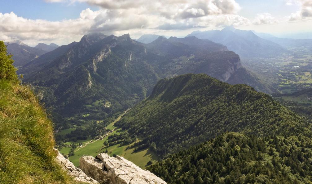 regardgraphiste  -  Shutterstock -  Vue depuis le sommet de la Pointe de la Cochette;France - L'essentiel de la Chartreuse - 5