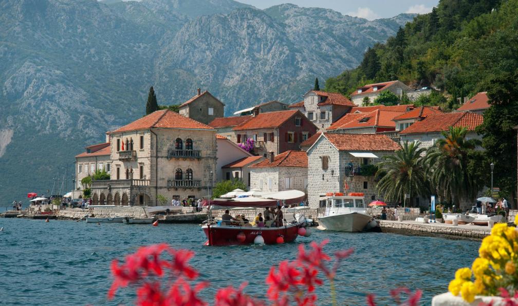 Matveev - evgeny - Unsplash - Perast, ville balnéaire située dans les Bouches du Kotor,, Monténégro - Insolite Monténégro - 9