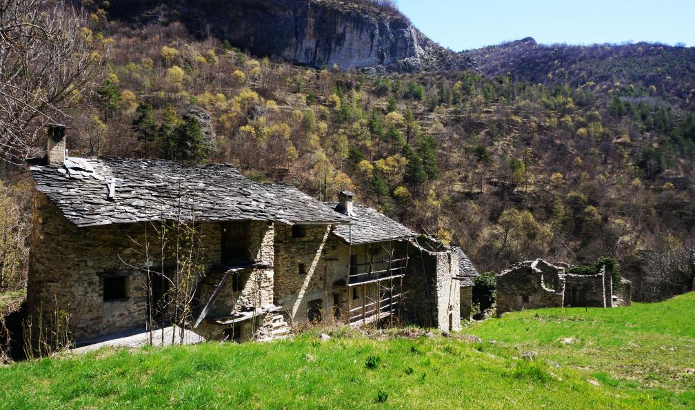 Hauer - Florian - Village de Langra, habitat traditionnel du Val Maira, Alpes, Italie - Alpes italiennes du Val Maira - 3