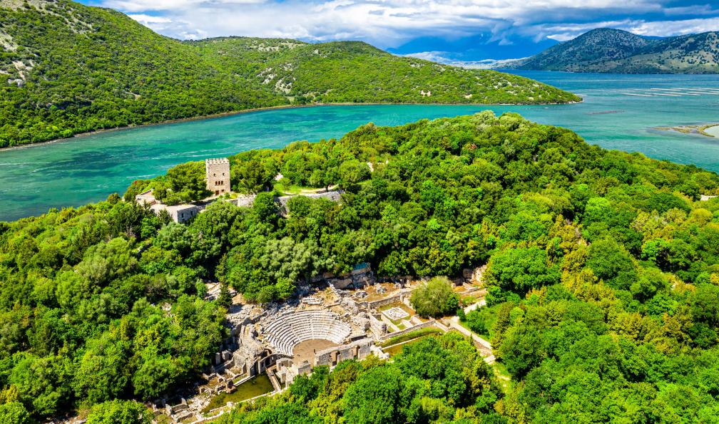 Andronov - Leonid - Adobe stock - Vue du site archéologique de Butrint, Albanie - Des Dolomites albanaises au rivage de l'Adriatique - 6