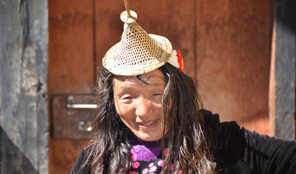 Femme bhoutanaise sur le trek de Laya au Chomolhari. - Trek du Chomolhari à Laya - 1