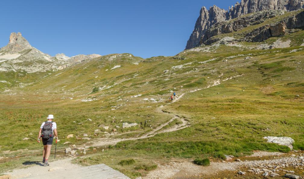 Taravella - Lina - Adobe stock - Randonneur sur le sentier menant au Mont Thabor, Massif des Cerces, Alpes, Frances - Vallée de la Clarée  - 6