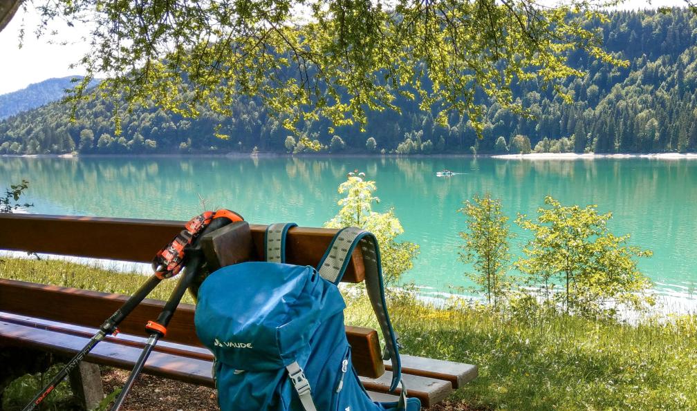 Eurohike - Repos sous un arbre autour d'un lac bavarois après une randonnée estivale allemande. - Des lacs bavarois à la Zugspitze - 5