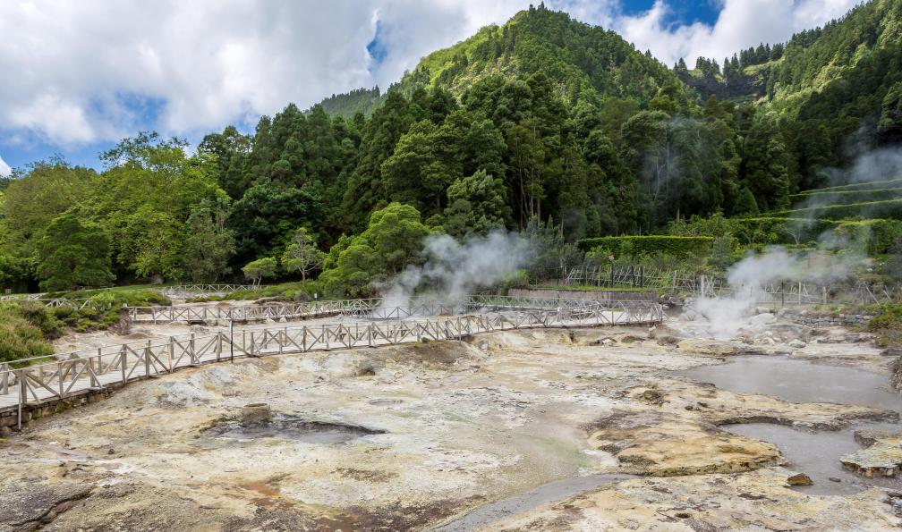 Paulo Miguel  -  Costa -  Shutterstock -  Source d'eau chaude de Furnas;Açores;Portugal - Le tour de Sao Miguel - 8