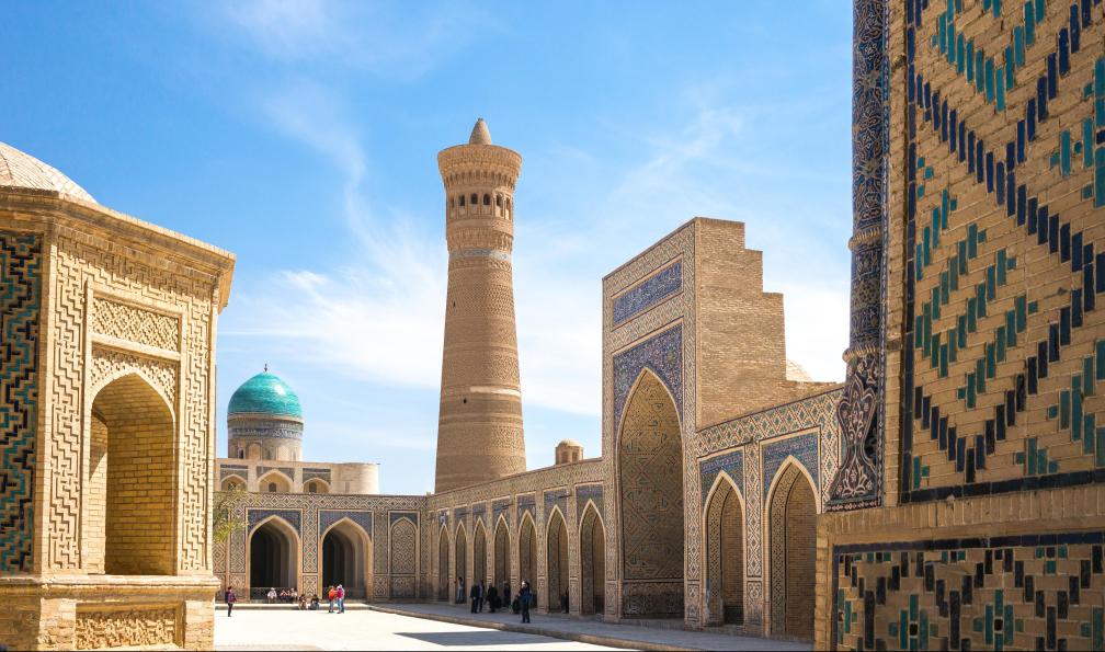giumas - Stock Adobe - Cour intérieure de la mosquée Kalon, Boukhara, Ouzbékistan - La Soie des cités, la steppe des nomades - 1