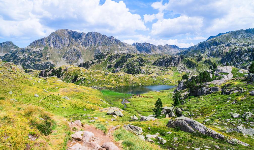 Solé - Pol - stock.adobe.com - Paysage du cirque de Saboredo, Val d'Aran-Pyrénées, Catalogne, Espagne - Montagnes, lacs et patrimoine du Val d'Aran - 4