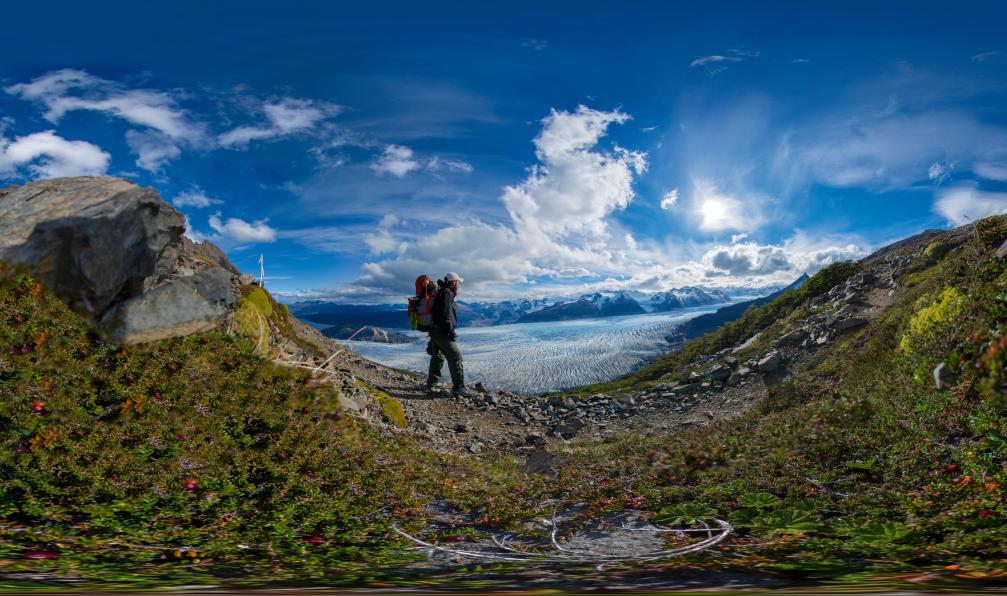 WroKeN - Adobe Stock - Randonneur au col John Gardner, Torres del Paine, Chili - Aventure ultime : du bout du monde au trek du "o" - 5