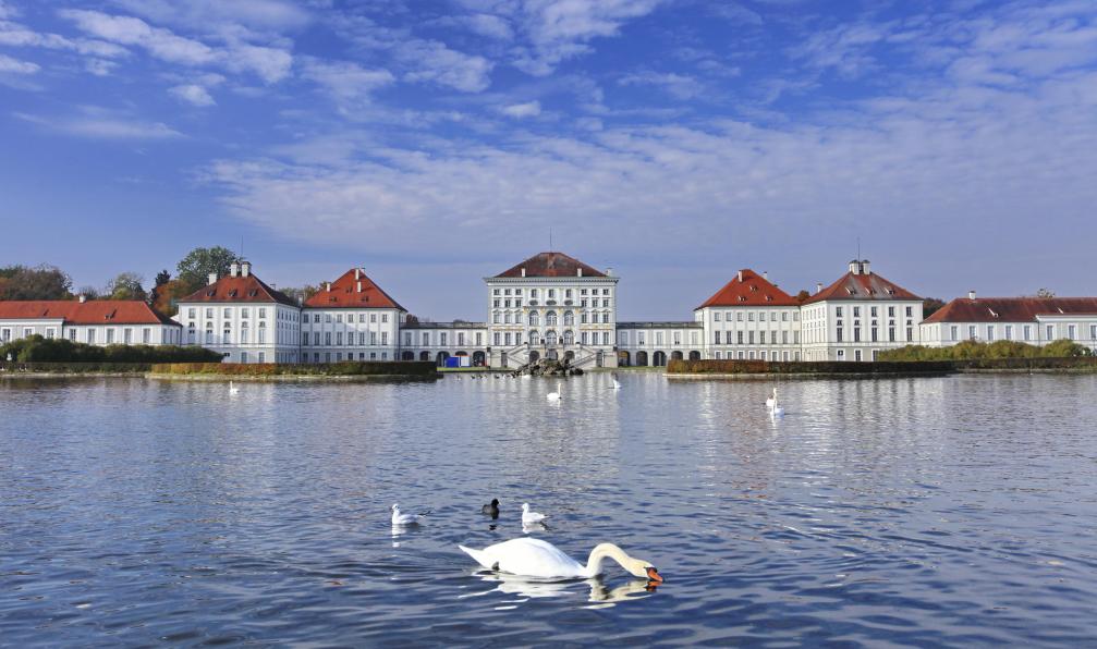Istock -  Cygne et palais Nymphenburg, Munich, Bavière, Allemagne. - Des lacs bavarois à la Zugspitze - 4