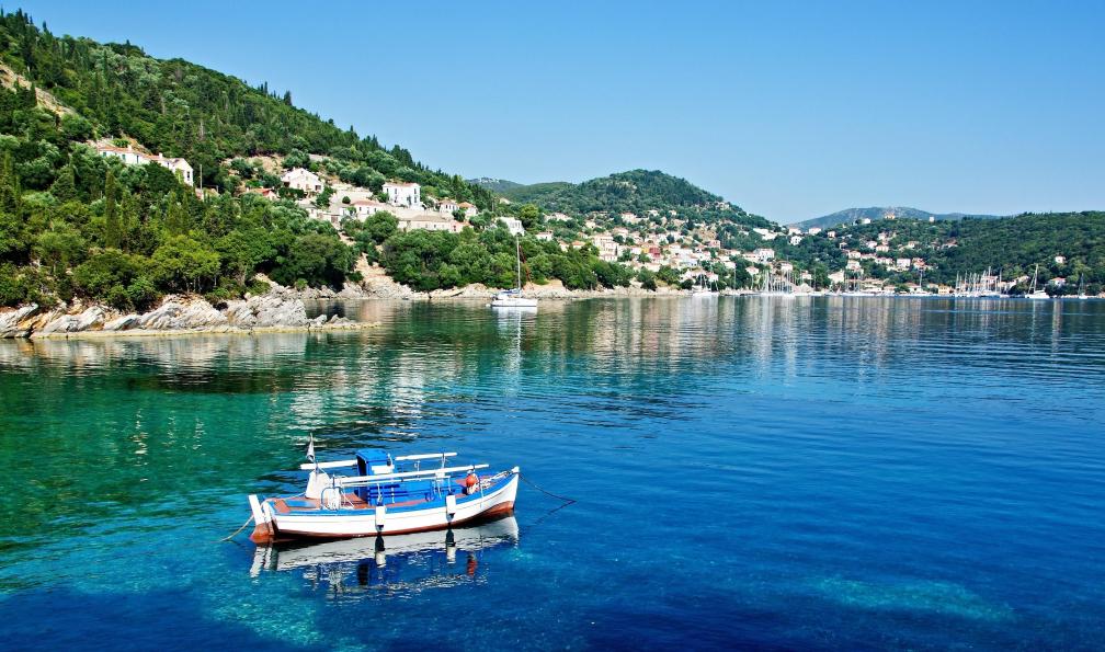 bikemp - Adobestock - Grèce, Ithaque, bateau, vue de Kioni - Voile et rando en mer Ionienne  - 5