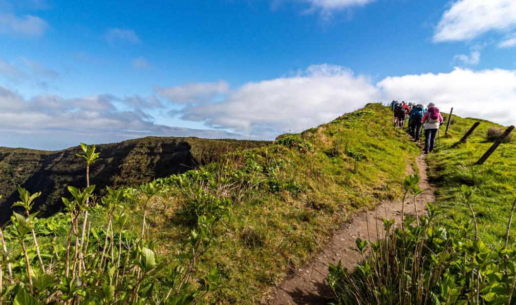 BUISSON - Nadège - Randonneurs sur la Caldeira, Açores - Balades, baleines et hortensias - 11