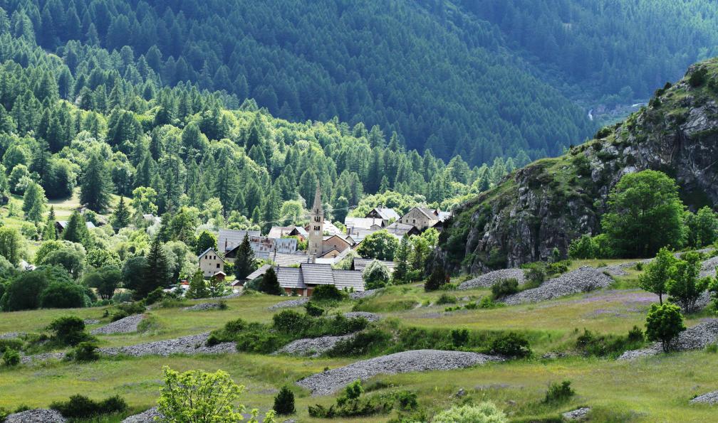 delkoo - Adobe stock - Village de Névache, Haute-Alpes, France - Micro aventure en Clarée - 6
