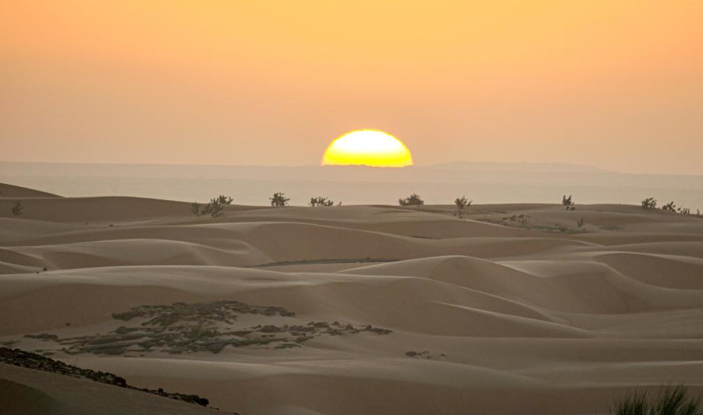 Collignon - Yoan - Lever de soleil dans les dunes de Timinit, Mauritanie - Adrar hors du temps: de Maaden à la vallée Blanche - 8