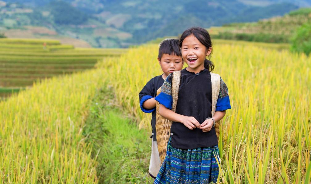 Nguyen Anh Tuan  -  Shutterstock -  Enfants Hmong, Vietnam.  - Coeur de Lotus - 10