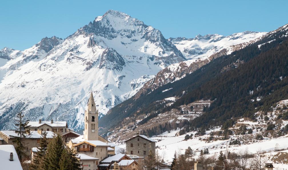 Reyboz - Manu - Adobe stock - Le village de Val Cenis en Haute Maurienne, Alpes, France - Les 3000 de haute Maurienne à skis - 3