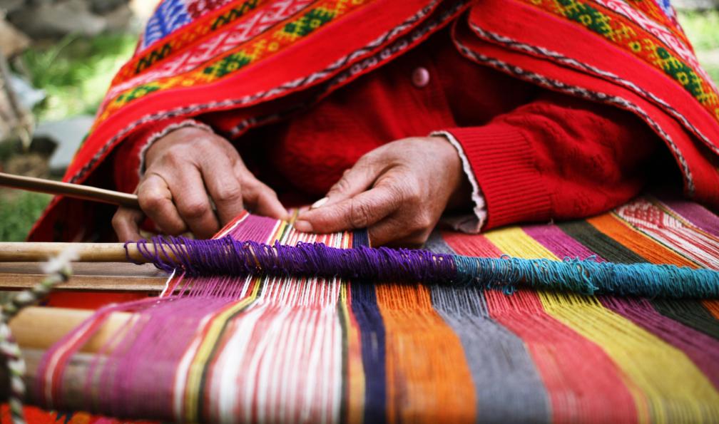Shannon - Adobe stock - Femme tissant la laine, Pérou - Inca Colca - 3