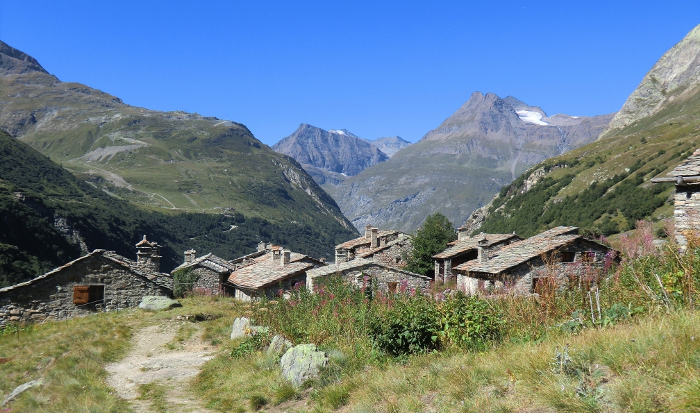 Thierry -  de Villeroche  -  Shutterstock -  Village de Bonneval sur Arc hamaux classé de Ecot;France - Les 3000 de Vanoise - 3