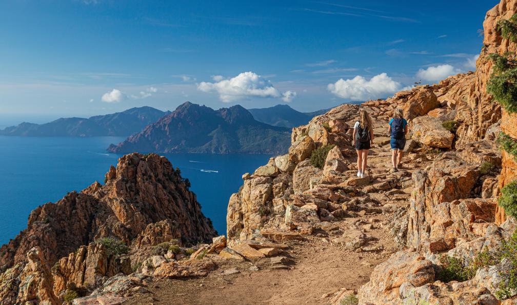 Heitz - Thomas - Adobe Stock - Randonneuses dans les calcnques du golfe de Porto, Corse - Mare a Mare Nord : de Corte à Porto - 7