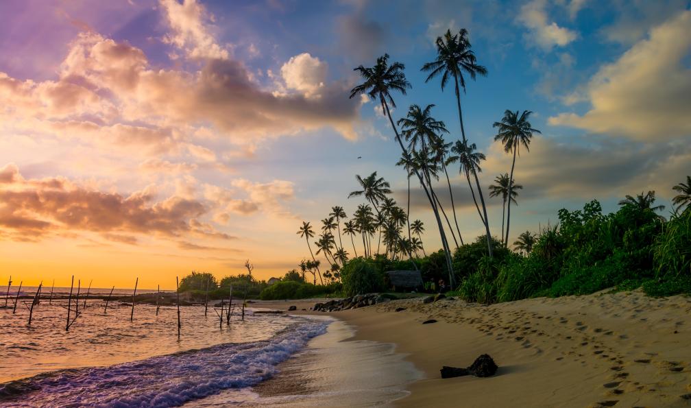 Eranda - Adobe stock - Plage au coucher du soleil à Ahangama, Sri Lanka - Chemins d'été au Sri Lanka - 3