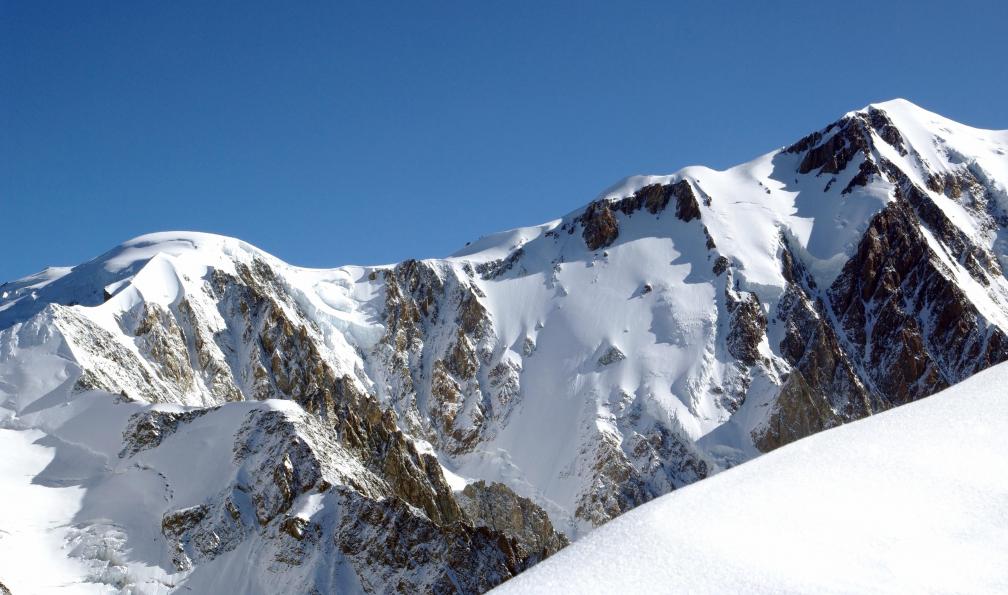 FrereRomain21 -  Istock -  Vue sur le Mont-Blanc depuis le dôme de Miage;France - La haute route du Mont-Blanc - 7