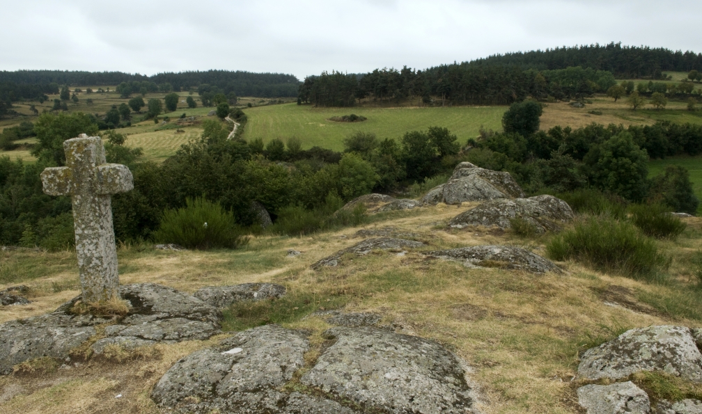 Croix vers la Clauze sur le chemin de Compostelle, Gévaudan, Massif central. - Le Chemin de Stevenson avec un âne - 3