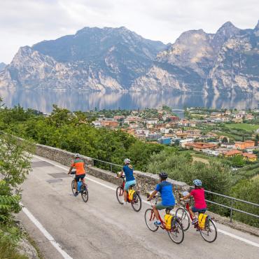 tour du lac de garde à vélo