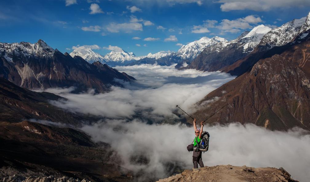 kapulya -  Istock -  Randonneur sur le trek dans la chaîne de l'Himalaya, Manaslu région, Népal - Le tour du Manaslu - 5
