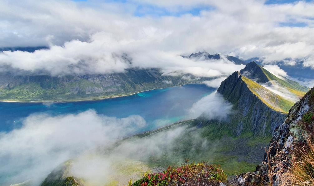Garioud - Nadège - Vue du sommet de Husfjellet, Ile de Senja, Norvège - Archipels du Nord : Lofoten, Vesterålen et Senja - 8