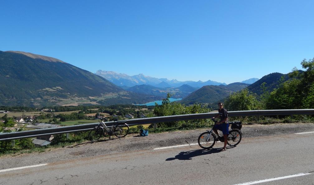 Cycliste vers le lac de Monteynard, Sénépy,  Trièves, vallée du Drac, Matheysine, Dévoluy, Alpes France. - Au pied du Vercors à vélo - 7