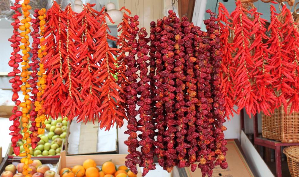 pixabay 50900 -  Assortiments de piments sur le marché de Funchal, Madère - Escapade de charme sur l'île aux fleurs - 8