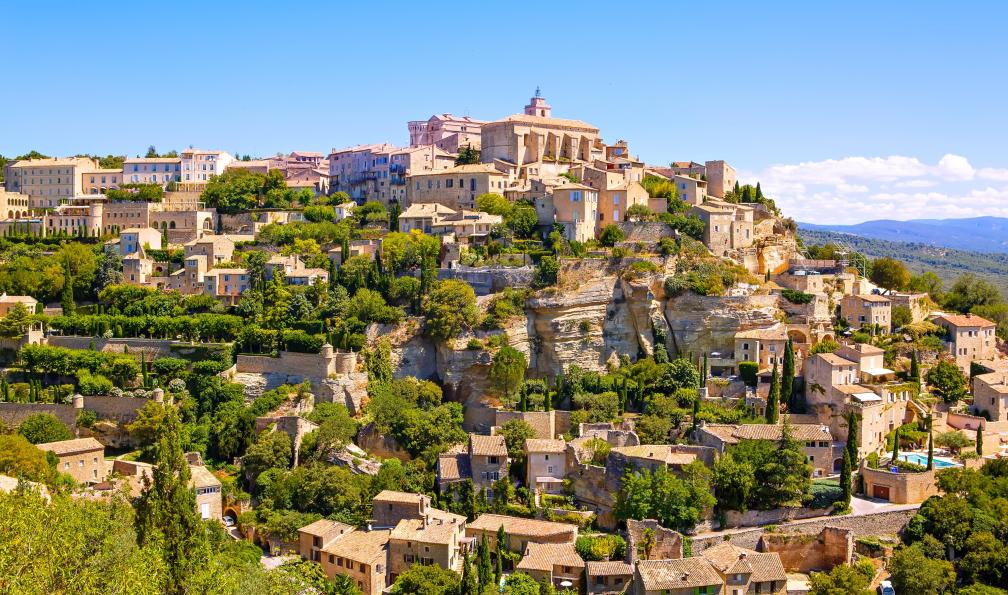Adobe Stock - La ville de Gordes perchée sur sa colline, Lubéron, France - Luberon et la magie des ocres - 4