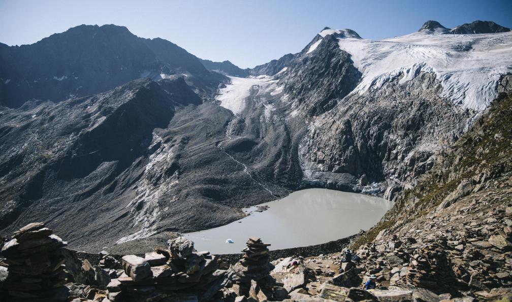 Ferrand - Clara - Au col de Peiljoch avec vue sur le lac de Sulzenausee, Autriche - Tour du Stubai - 5