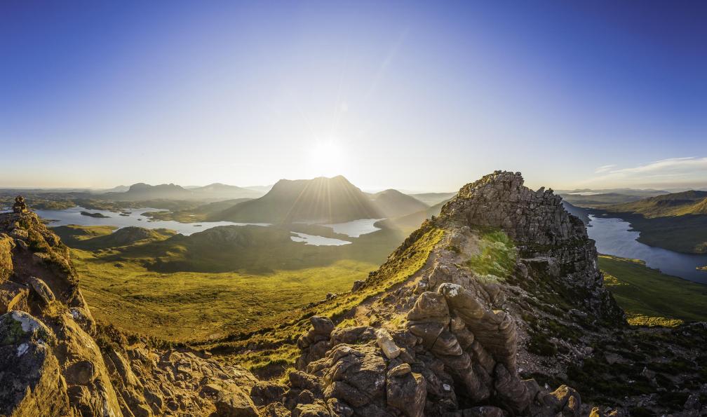 fotoVoyager -  Istock -  Coucher de soleil sur Stac Pollaidh et Loch Assynt au Royaume Unis, Ecosse - Road trip dans les Highlands et sur la NC500 - 13