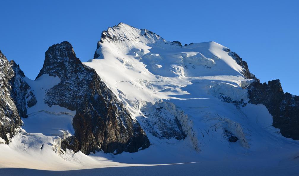 Mazet -  Philippe -  Vue sur le glacier du Dôme des Écrins;France - Débuter en alpinisme dans le massif des Ecrins - 5