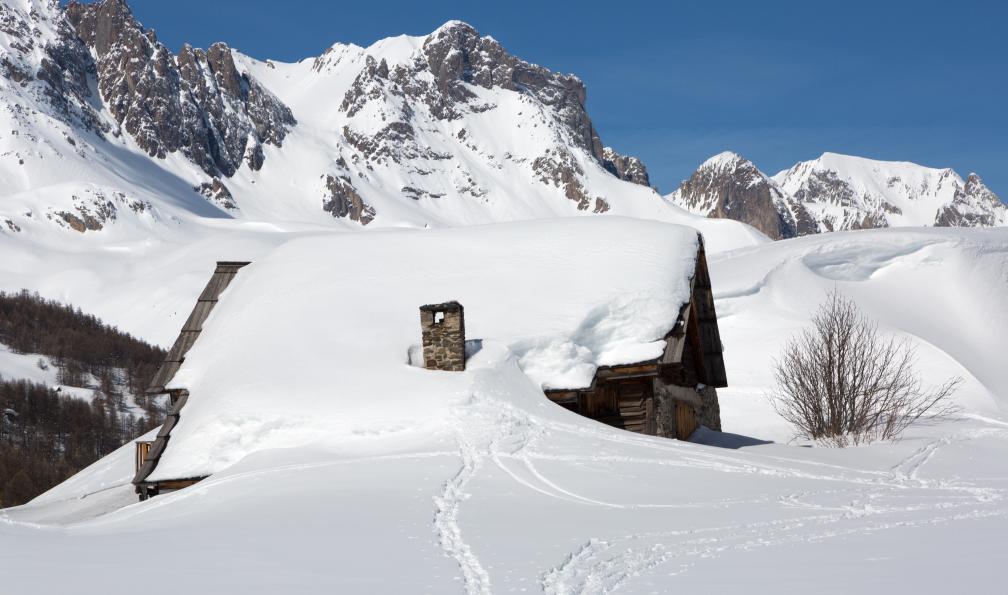 panosud360 - Adobe stock - Montagnes et chalets sous la neige - Névache  - Clarée : hameaux et alpages enneigés - 11