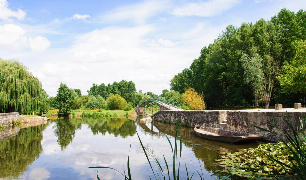 Hovaguimian - Seb - stock.adobe.com - Le calme des mes marais poitevin, France - La Vélo Francette en famille à vélo - 9
