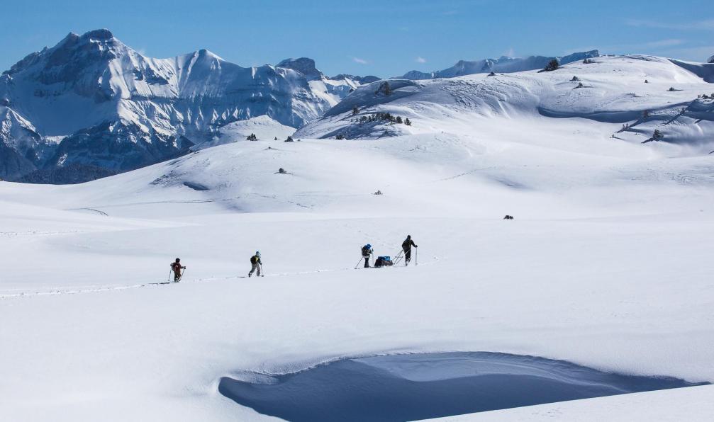 Booth -  Sandrine et Matt -  F1E2 - INTERDICTION D'UTILISATION EN DEHORS DU DIAPORAMA
Traversée panoramique devant le Dévoluy;France - Réveillon sur les Hauts-Plateaux du Vercors - 3