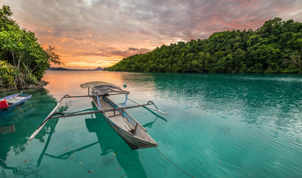 Lamanna - Fabio - Adobe stock - Bateau traditionnel dans les îes iles Togian, Indonésie  - Sulawesi : aventure au bout du monde - 11