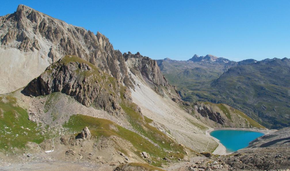 Tomfry - Adobe stock - Le lac des Béraudes, massif des Cerces, Alpes, France - Vallée de la Clarée  - 7