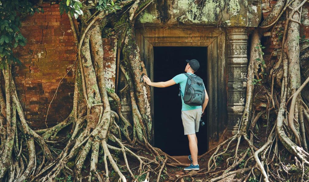Chalabala -  Istock -  Touriste à Siem Reap (Angkor Wat), Cambodge - À vélo au coeur du Cambodge - 6