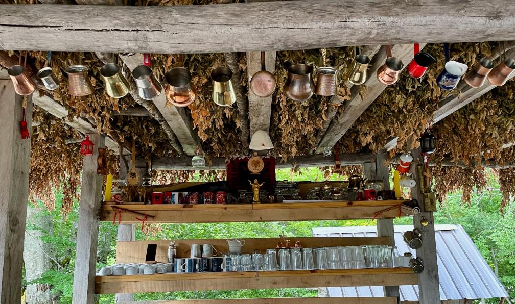 Maleo Photography - Adobe stock - Café-bar rustique le long du célèbre trek de Valbona Theth dans les Alpes albanaises - Via Dinarica : Monténégro - Albanie - Kosovo - 2