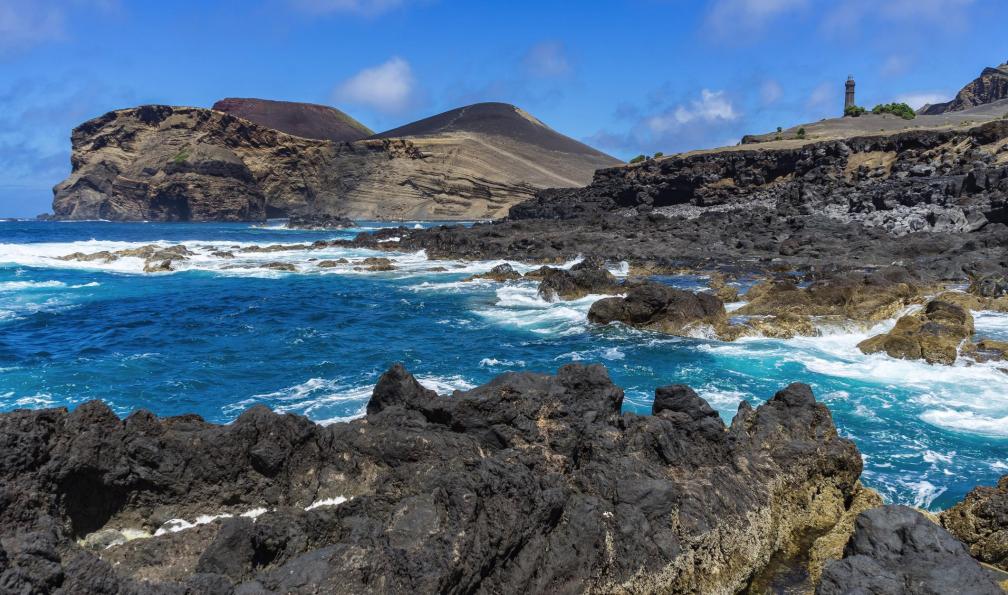 font83 -  istock -  Vue du volcan Capelinhos, lîle de Faial, Açores, Portugal - Acores : Faial et Pico à vélo  - 2