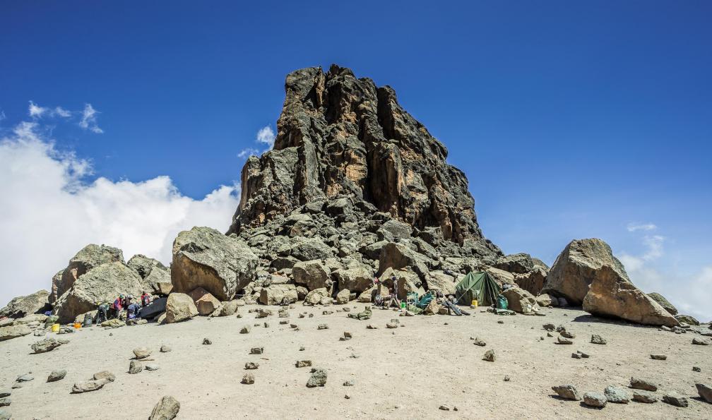 Aleksejs  -  Cuckovs -  Shutterstock -  Camps de base au pied de Lava Tower sur le Kilimanjaro;Tanzanie - Kilimandjaro : voie Machame - 3
