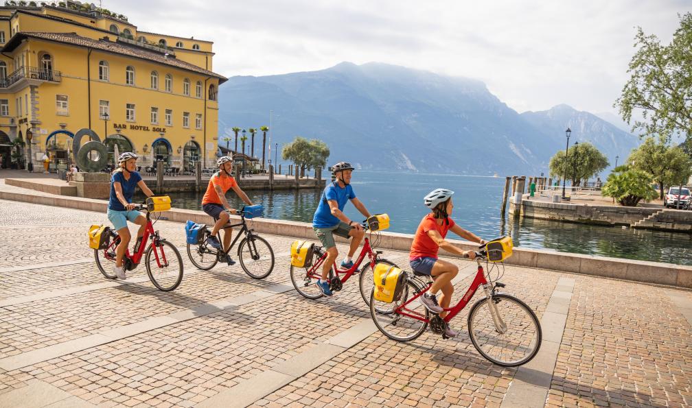 Eurfofun - Promenade familiale en vélo dans le centre de la commune de Riva en Italie. - Le tour du lac de Garde à vélo - 4