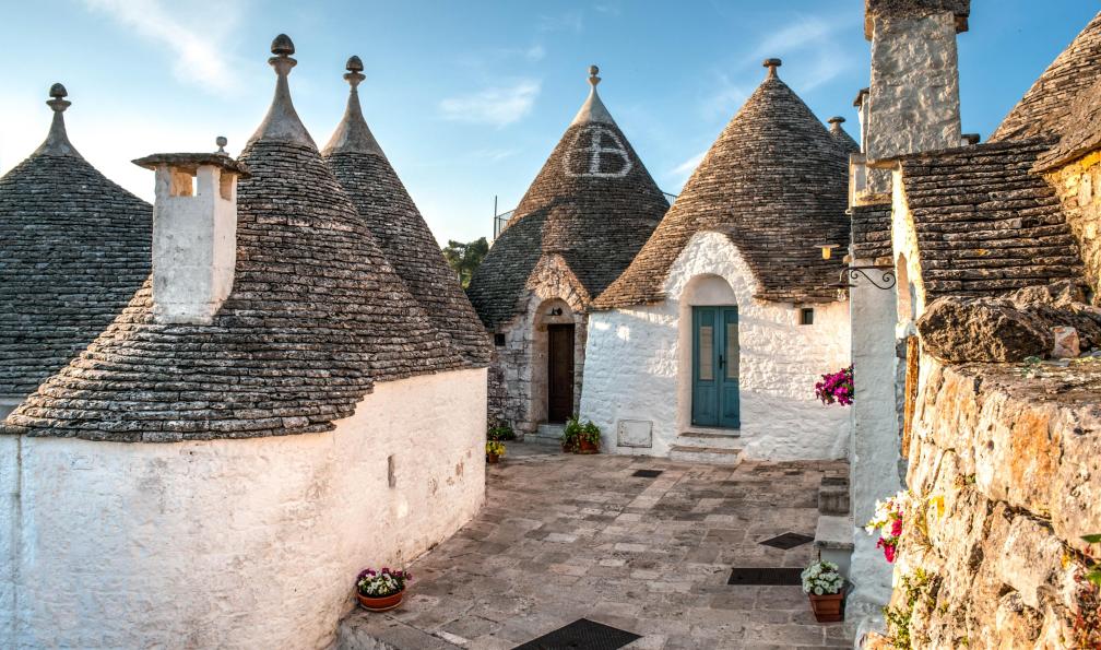 Belinska - Svitlana - Adobe stock - Vue des maisons Trulli à Alberobello, Italie
 - Les Pouilles du nord au sud - 1