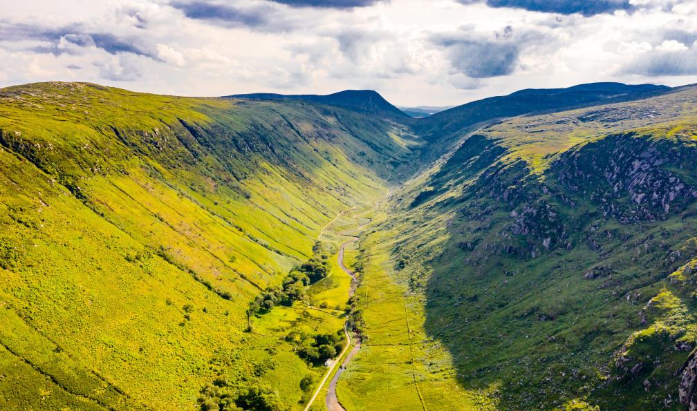 Lukassek - Adobe Stock - Vue aérienne du parc national de Glenveagh avec le château du château et le loch à larrière, regardant vers Lettermacaward - comté de Donegal, Irlande du Nord - Donegal & Irlande du nord à votre rythme - 5
