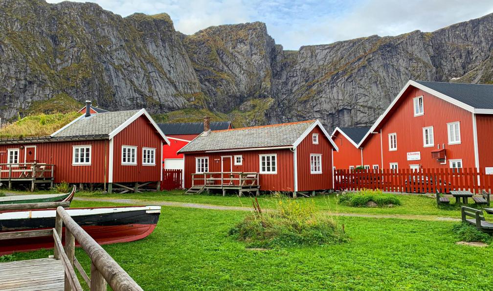 Desplanches - Elise - Village de Reine au maison rouge et blanche, Moskenesoya, Iles Lofoten, Norvège - Lumières et couleurs des Lofoten - 7