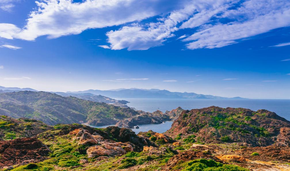 oleg_p_100 - Adobe stock - Coasta Brava, paysage de mer avec Cap de Creus, parc naturel. Pointe orientale de l'Espagne, province de Gérone, Catalogne, Espagne - Cadaqués, 1001 calas au pays de Dali - 10
